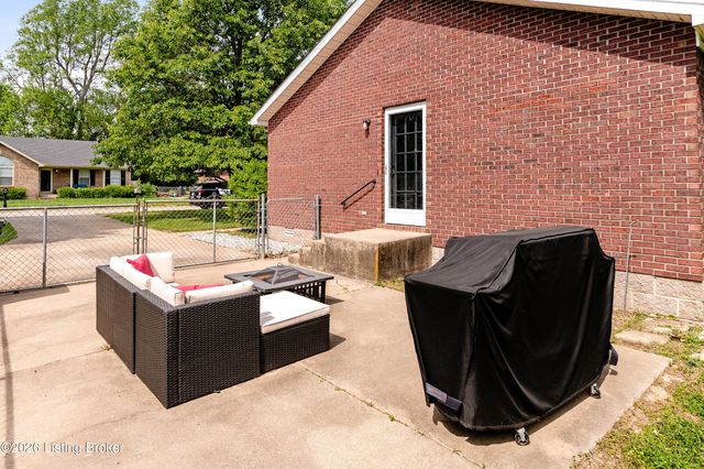 110 Quiet Spring Dr, Bardstown, KY 40004