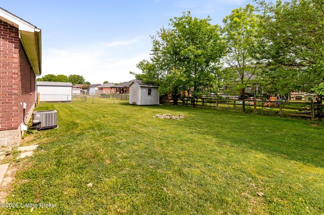 110 Quiet Spring Dr, Bardstown, KY 40004