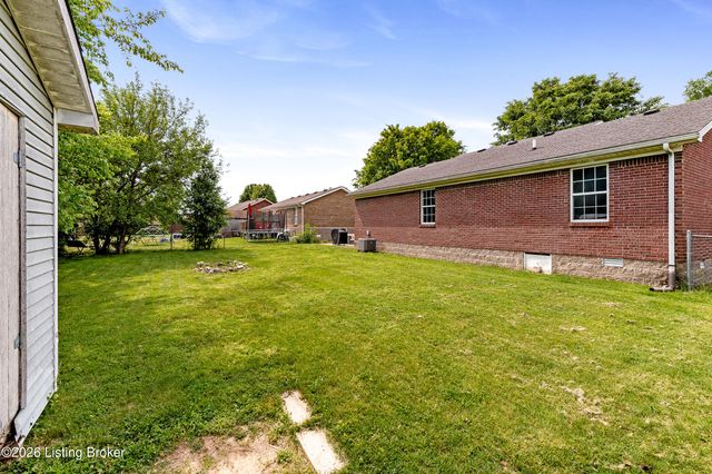 110 Quiet Spring Dr, Bardstown, KY 40004