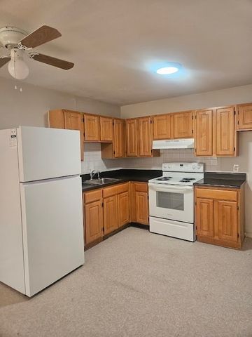 572 Cummins Highway 10, Boston, MA 02126