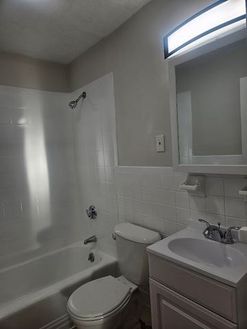 572 Cummins Highway 10, Boston, MA 02126