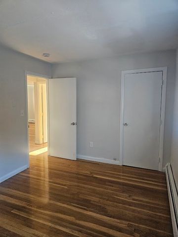 572 Cummins Highway 10, Boston, MA 02126