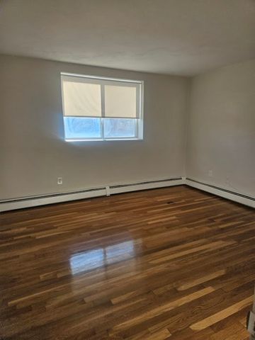 572 Cummins Highway 10, Boston, MA 02126