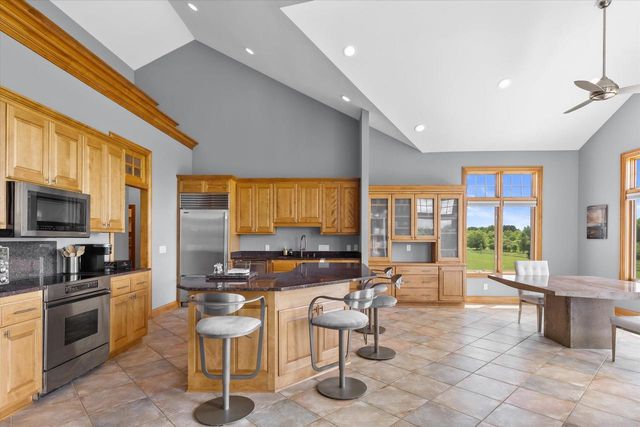 S99W33205 Genevieve DRIVE, Mukwonago, WI 53149