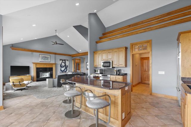 S99W33205 Genevieve DRIVE, Mukwonago, WI 53149