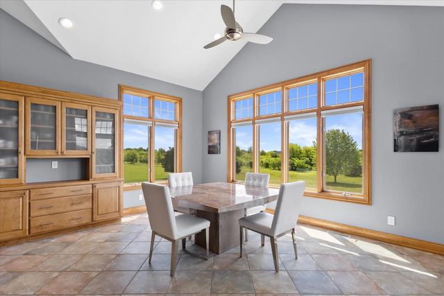 S99W33205 Genevieve DRIVE, Mukwonago, WI 53149