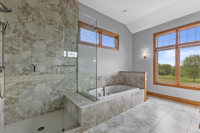 S99W33205 Genevieve DRIVE, Mukwonago, WI 53149