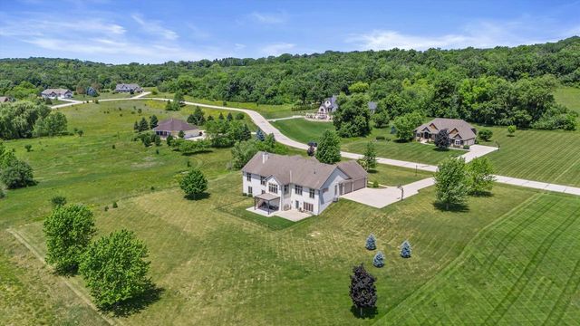 S99W33205 Genevieve DRIVE, Mukwonago, WI 53149
