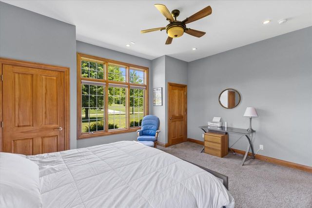 S99W33205 Genevieve DRIVE, Mukwonago, WI 53149