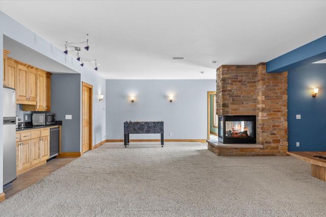 S99W33205 Genevieve DRIVE, Mukwonago, WI 53149