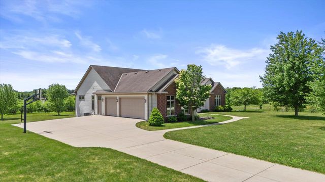S99W33205 Genevieve DRIVE, Mukwonago, WI 53149