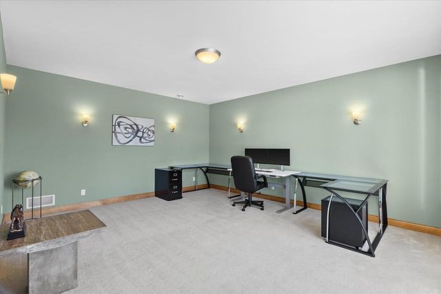 S99W33205 Genevieve DRIVE, Mukwonago, WI 53149