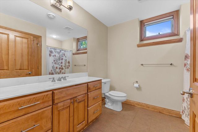 S99W33205 Genevieve DRIVE, Mukwonago, WI 53149