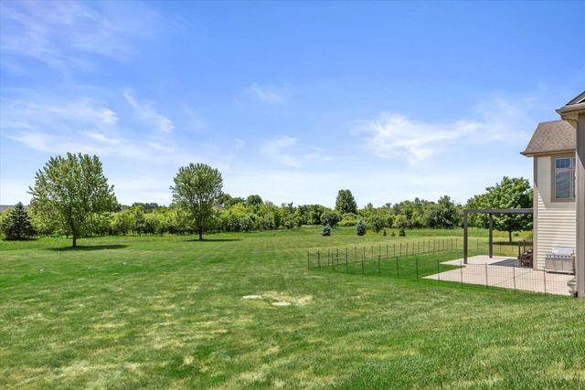 S99W33205 Genevieve DRIVE, Mukwonago, WI 53149