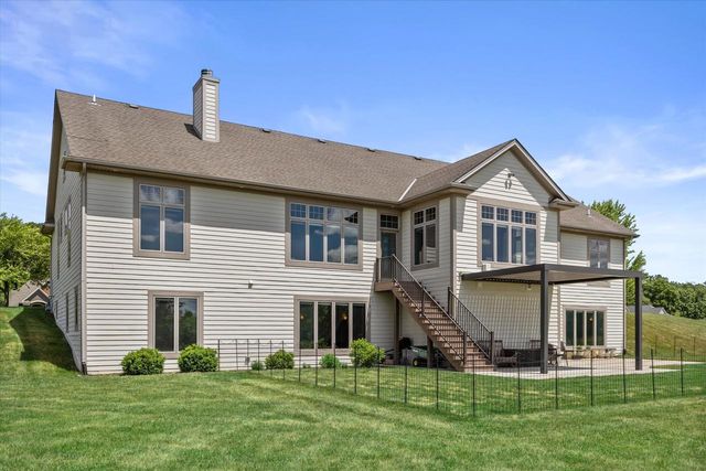 S99W33205 Genevieve DRIVE, Mukwonago, WI 53149