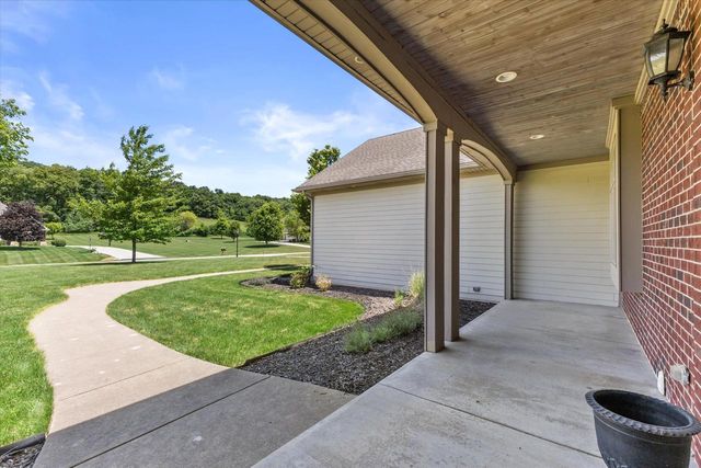 S99W33205 Genevieve DRIVE, Mukwonago, WI 53149
