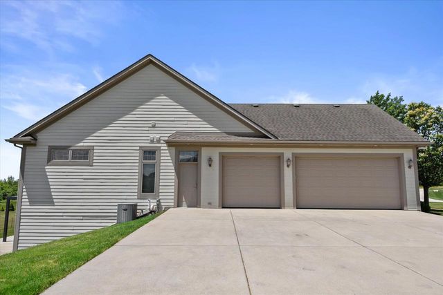 S99W33205 Genevieve DRIVE, Mukwonago, WI 53149