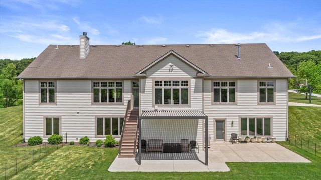 S99W33205 Genevieve DRIVE, Mukwonago, WI 53149