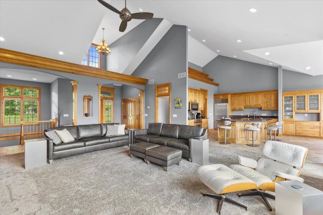 S99W33205 Genevieve DRIVE, Mukwonago, WI 53149