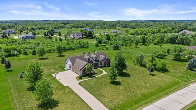 S99W33205 Genevieve DRIVE, Mukwonago, WI 53149