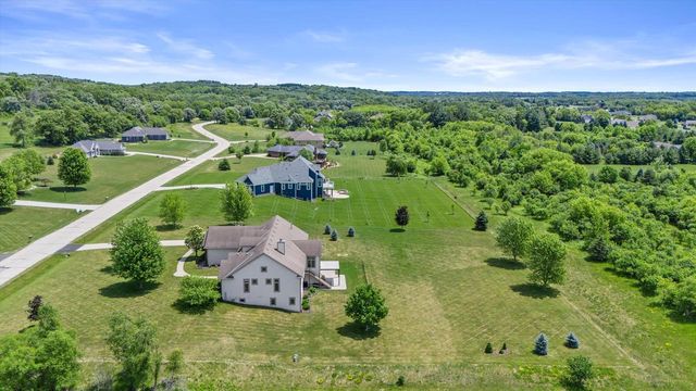 S99W33205 Genevieve DRIVE, Mukwonago, WI 53149