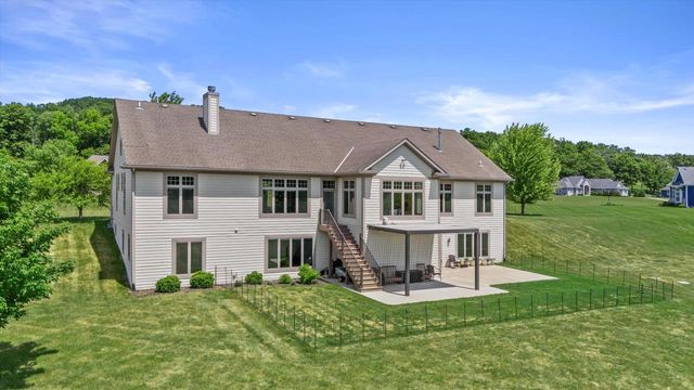 S99W33205 Genevieve DRIVE, Mukwonago, WI 53149
