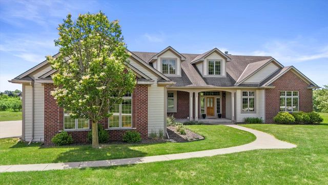 S99W33205 Genevieve DRIVE, Mukwonago, WI 53149