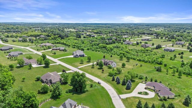 S99W33205 Genevieve DRIVE, Mukwonago, WI 53149