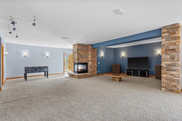 S99W33205 Genevieve DRIVE, Mukwonago, WI 53149