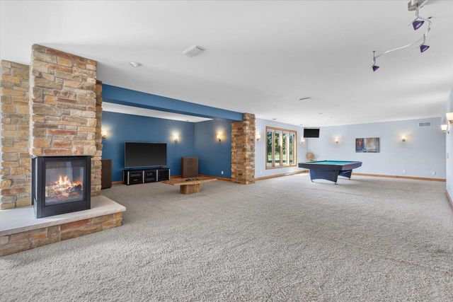 S99W33205 Genevieve DRIVE, Mukwonago, WI 53149