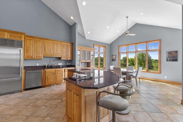 S99W33205 Genevieve DRIVE, Mukwonago, WI 53149