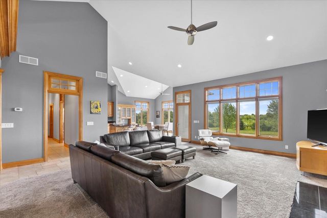 S99W33205 Genevieve DRIVE, Mukwonago, WI 53149
