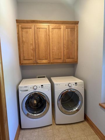 S99W33205 Genevieve DRIVE, Mukwonago, WI 53149