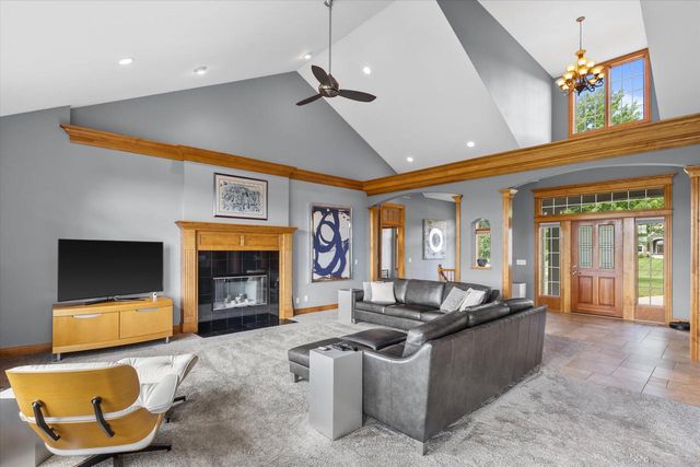 S99W33205 Genevieve DRIVE, Mukwonago, WI 53149