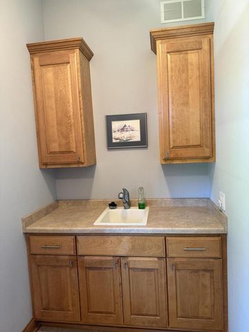S99W33205 Genevieve DRIVE, Mukwonago, WI 53149