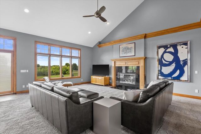 S99W33205 Genevieve DRIVE, Mukwonago, WI 53149