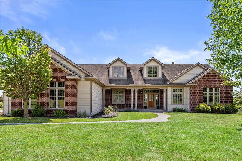 S99W33205 Genevieve DRIVE, Mukwonago, WI 53149
