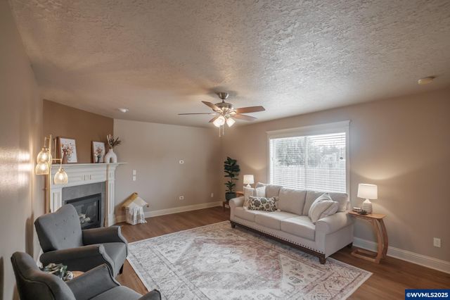 1989 S 12th St, Lebanon, OR 97355