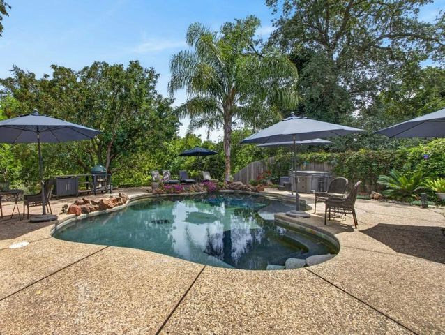 8432 Gaylor Way, Carmichael, CA 95608