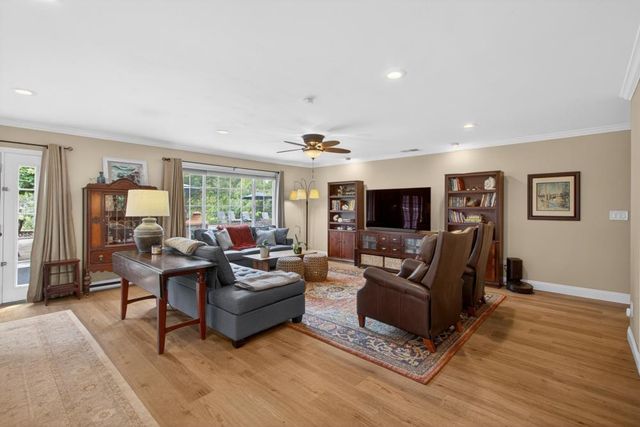 8432 Gaylor Way, Carmichael, CA 95608