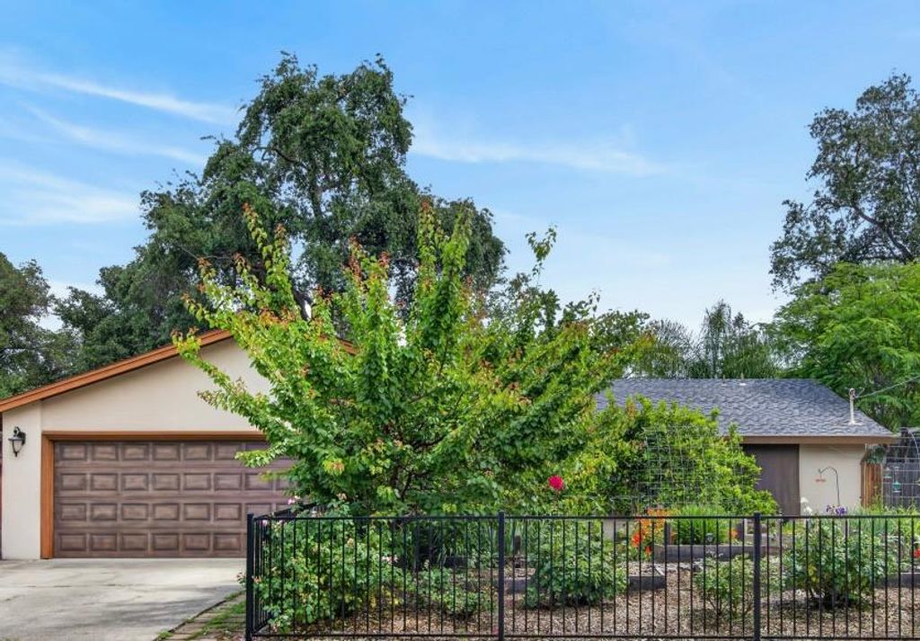 8432 Gaylor Way, Carmichael, CA 95608