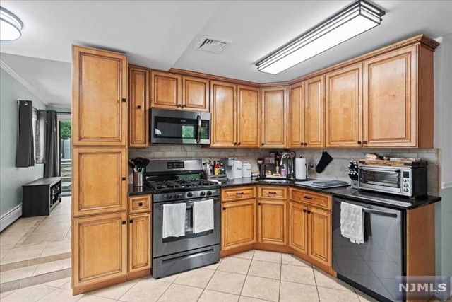 31 Leonard Avenue, West Milford, NJ 07480