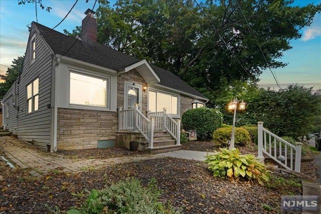 31 Leonard Avenue, West Milford, NJ 07480