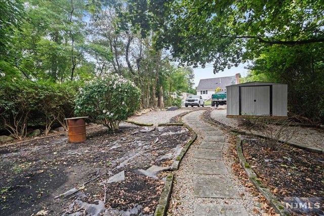 31 Leonard Avenue, West Milford, NJ 07480