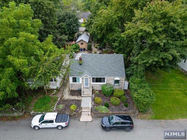 31 Leonard Avenue, West Milford, NJ 07480