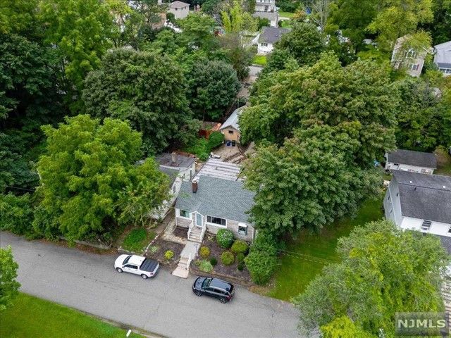 31 Leonard Avenue, West Milford, NJ 07480