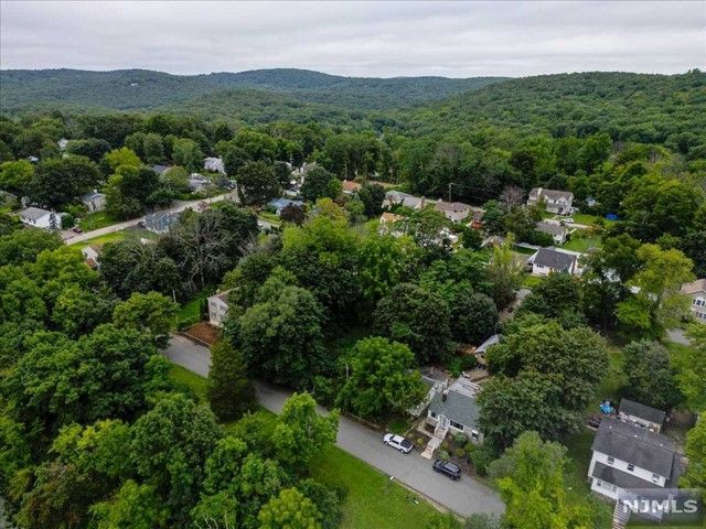 31 Leonard Avenue, West Milford, NJ 07480