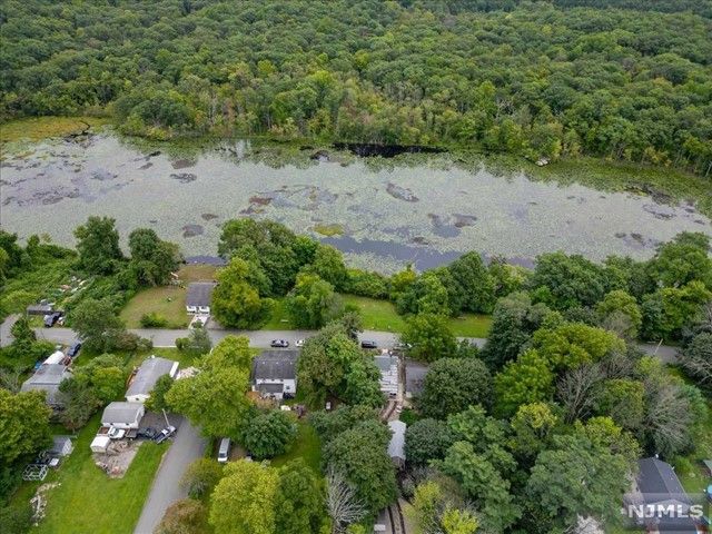 31 Leonard Avenue, West Milford, NJ 07480