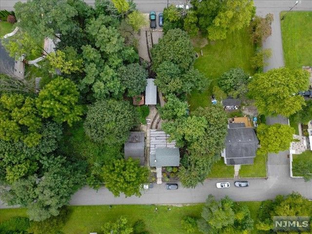 31 Leonard Avenue, West Milford, NJ 07480