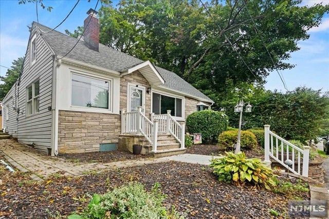 31 Leonard Avenue, West Milford, NJ 07480